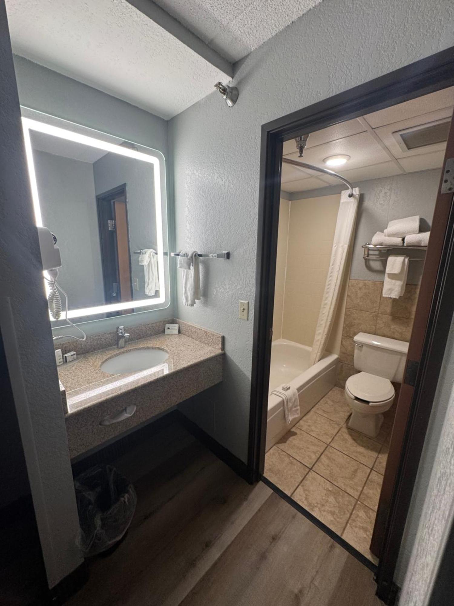 Americinn By Wyndham Albert Lea Kültér fotó